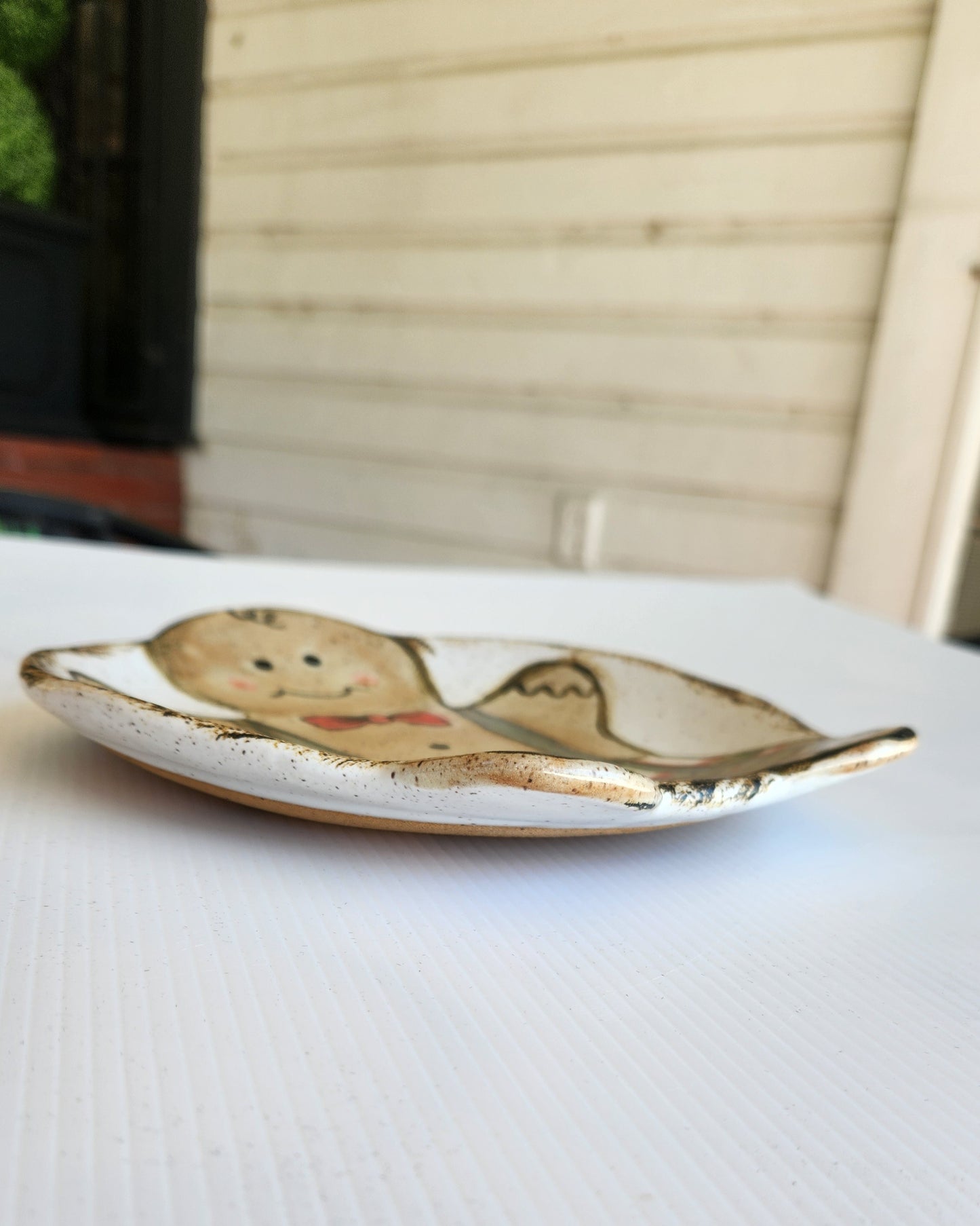 GINGERBREAD IN PLAID DISH