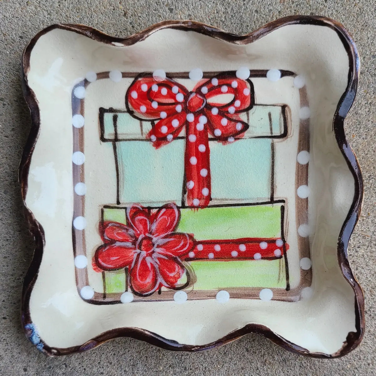 PRESENTS SMALL CANDLE PLATE