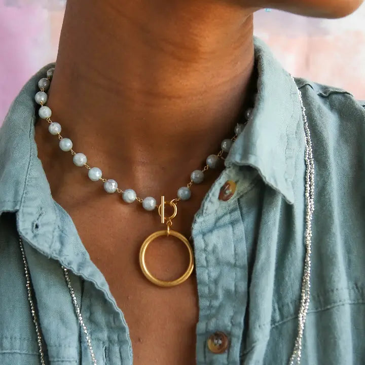 CHUNKY HOOP NECKLACE - PEARL