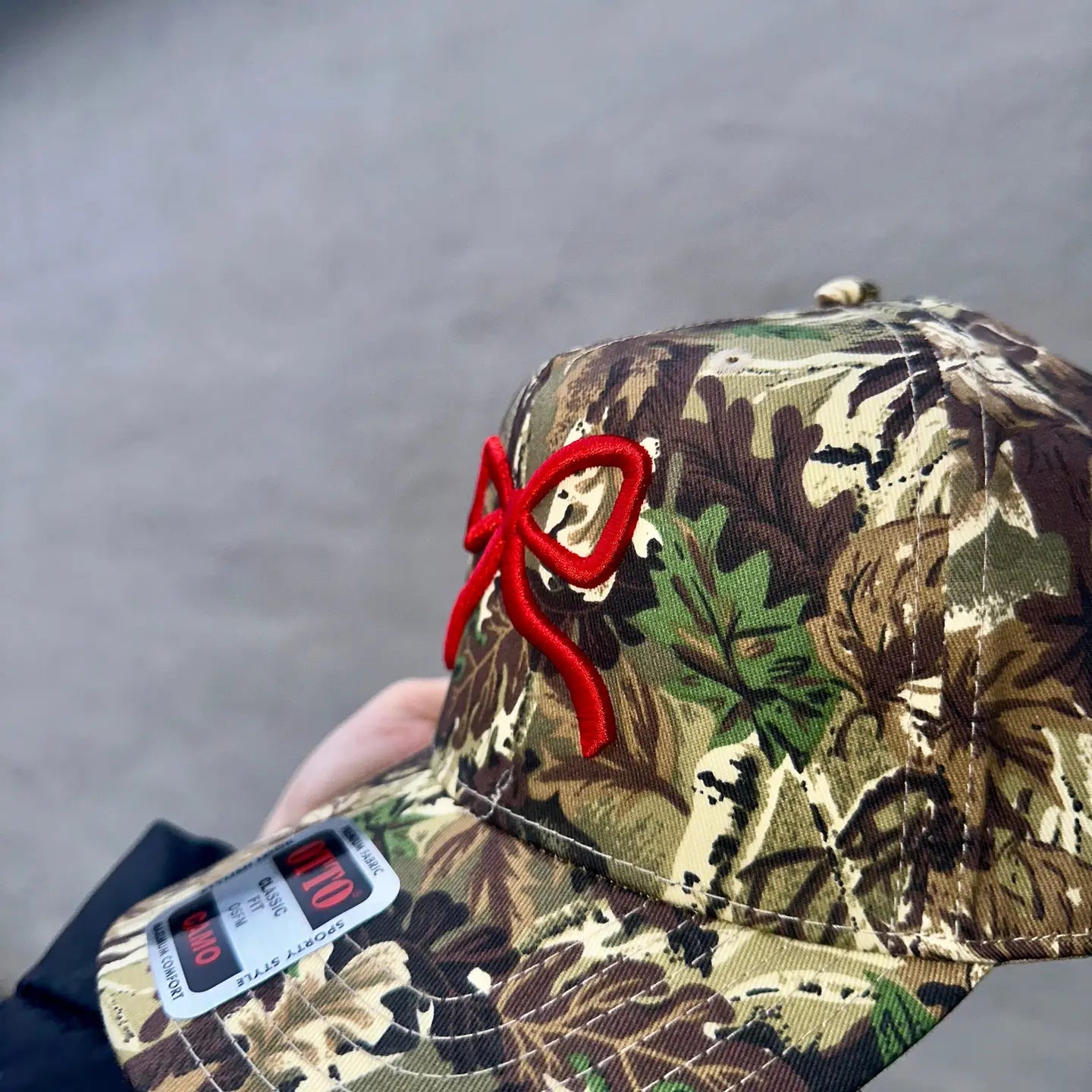 CHRISTMAS BOW CAMO HAT