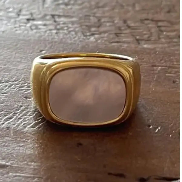 CHUNKY PEARL RING - SIZE 8