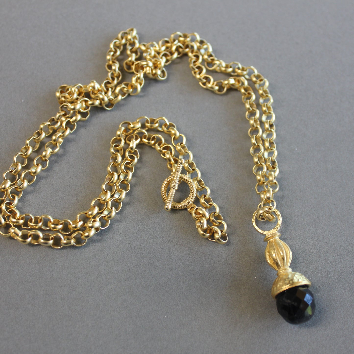 34" MATTE GOLD W/ BLACK STONE PENDANT