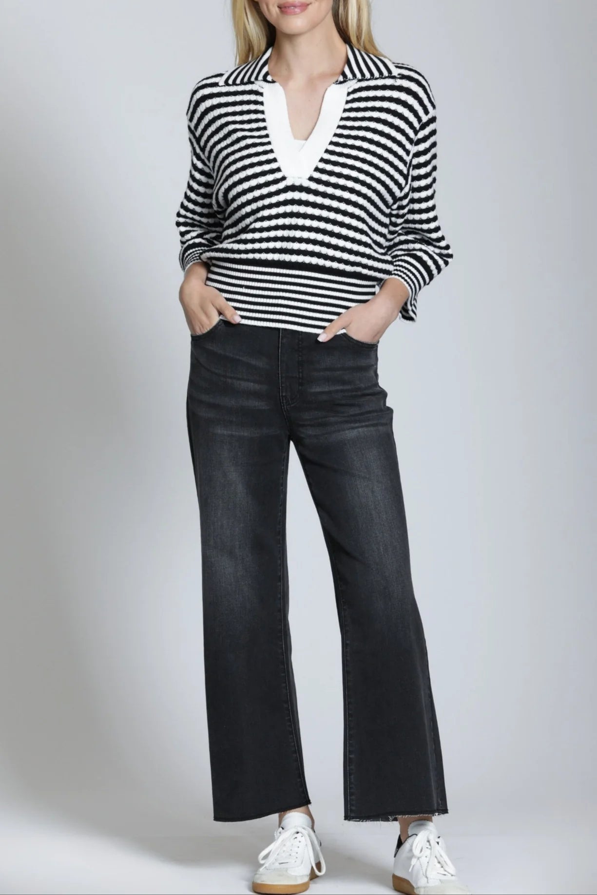 BLACK & WHITE STRIPE KNIT SWEATER