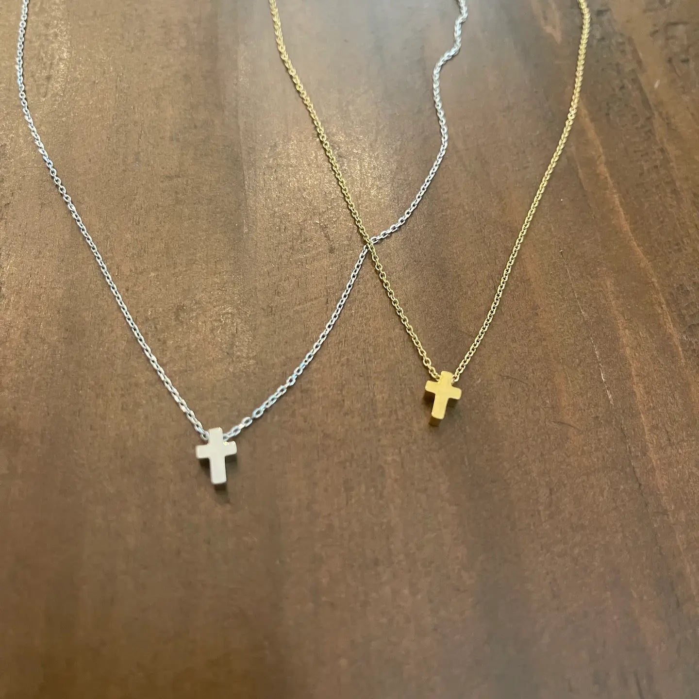 DAINTY NON-TARNISH CROSS NECKLACE GOLD