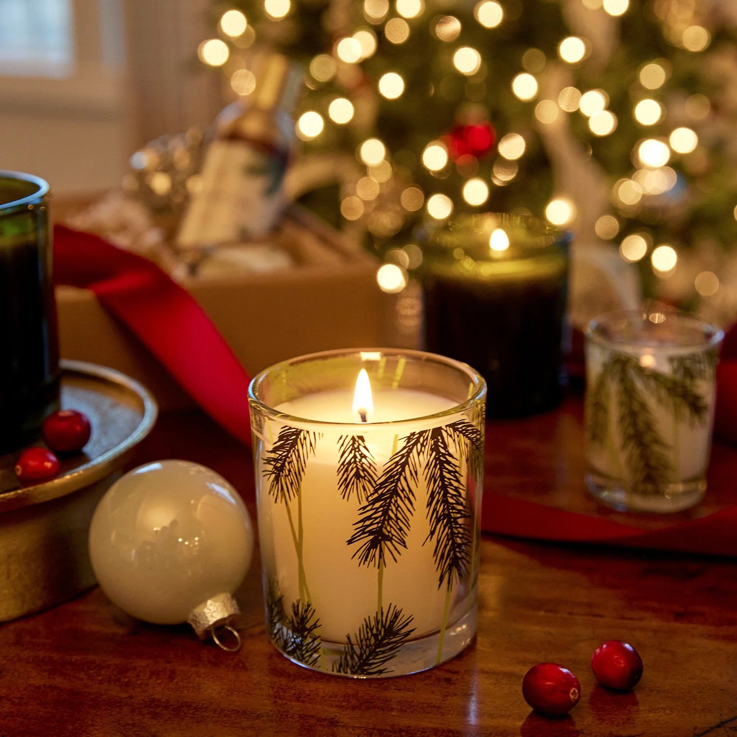 FRASIER FIR PINE NEEDLE DESIGN CANDLE