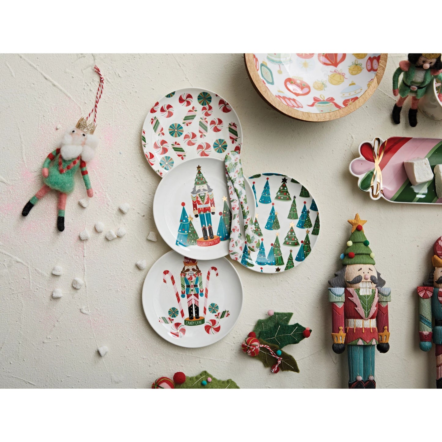 NUTCRACKER PATTERN CANAPE PLATES SET/4