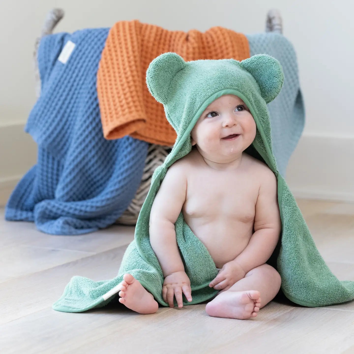 HOODED TOWEL & WASH MITT SET