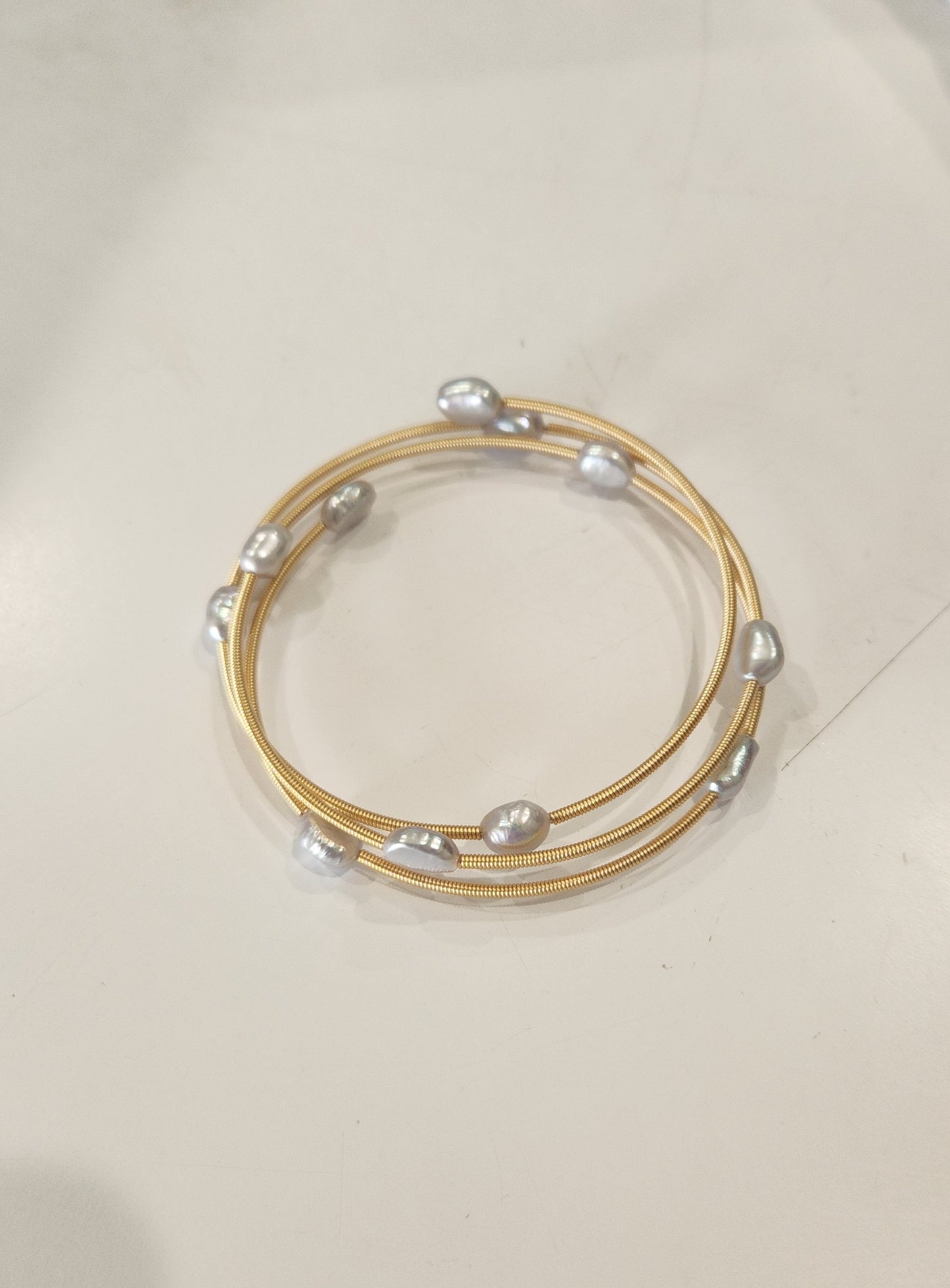 BAROQUE GRAY PEARL MEMORY WIRE BRACELET