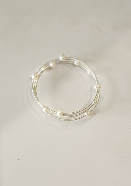 ROUND PEARL MEMORY WIRE BRACELET
