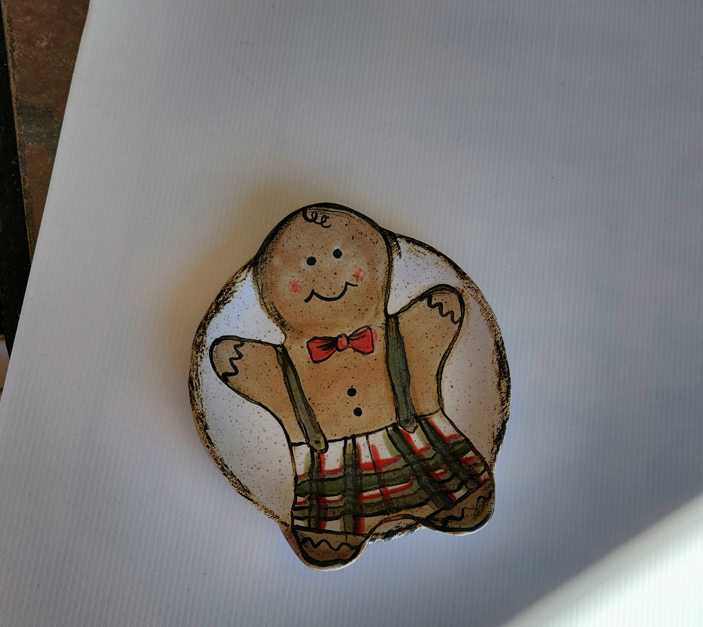 GINGERBREAD IN PLAID DISH