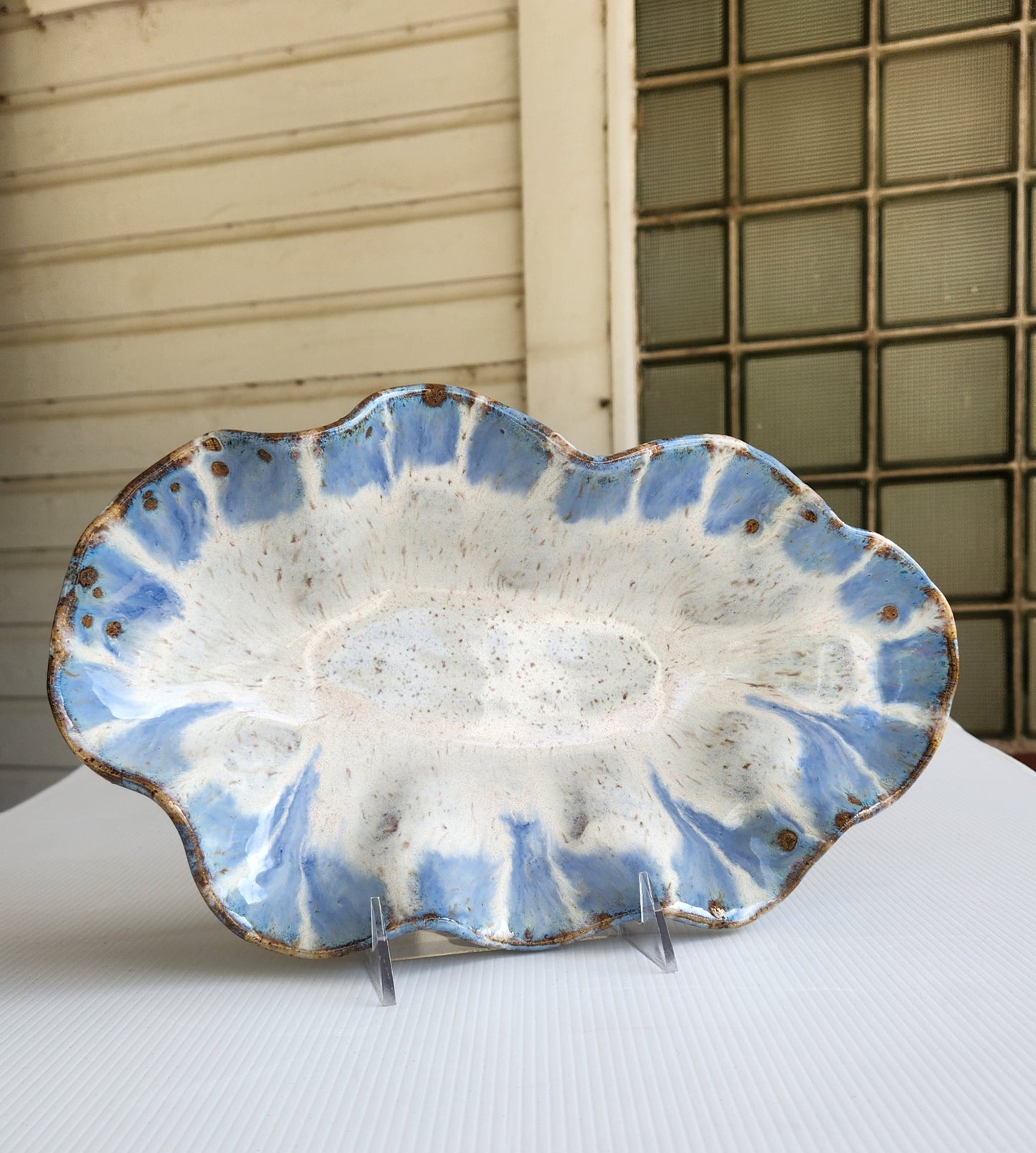 FLUTTER DISH - BLUE WILLOW