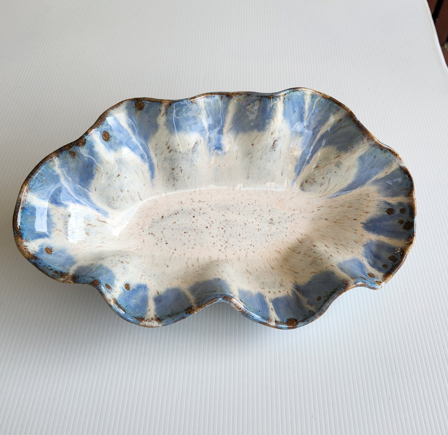 FLUTTER DISH - BLUE WILLOW