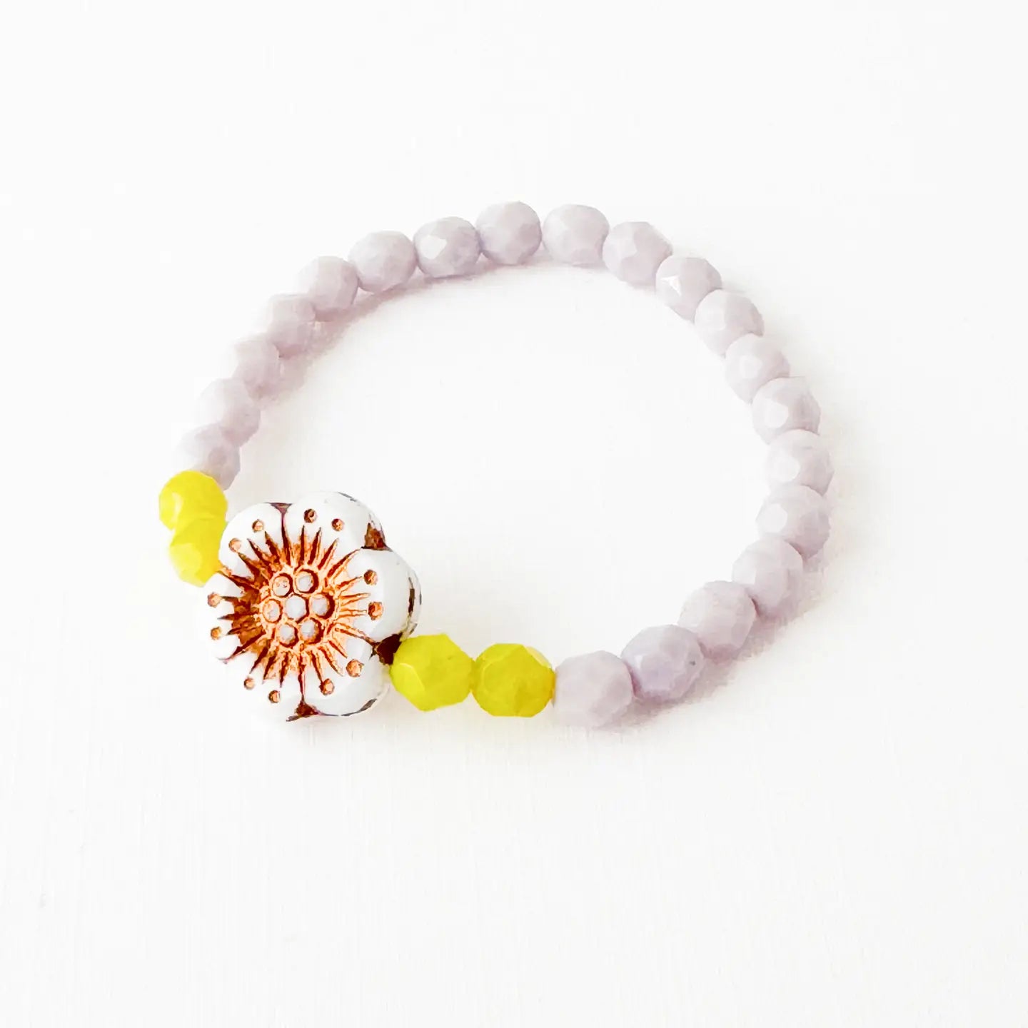 BEADED BRACELET WITH FLOWER