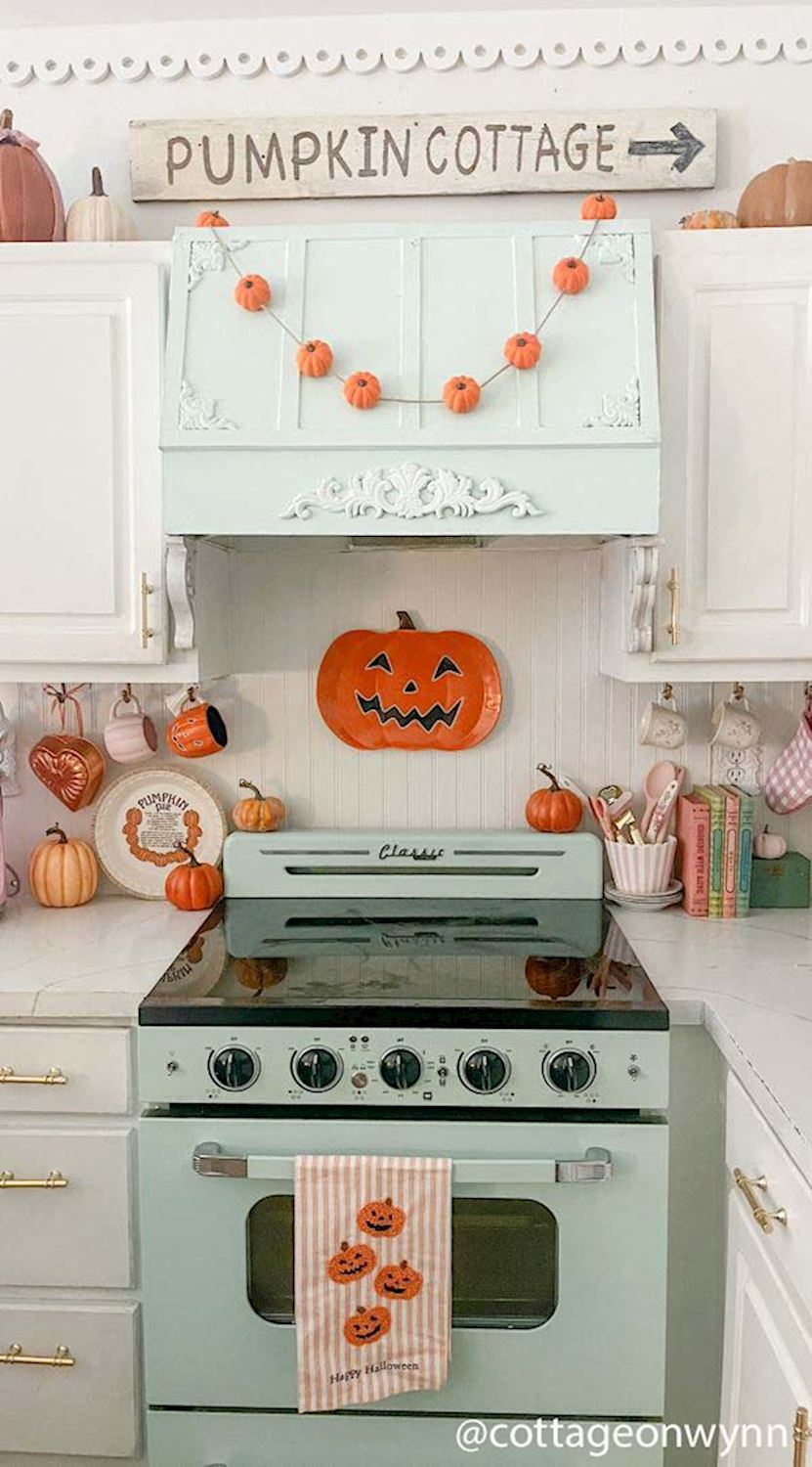 PUMPKIN GLOW IN THE DARK PLATTER