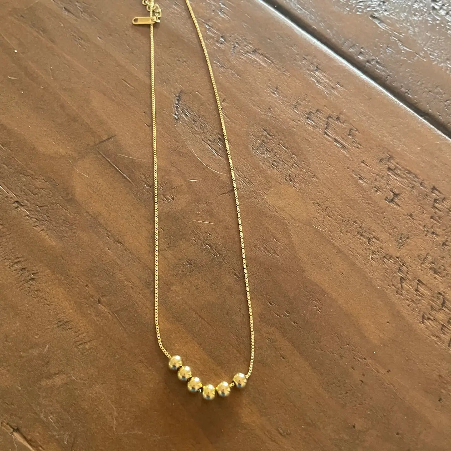 SIMPLE BEADED CHOKER NECKALCE