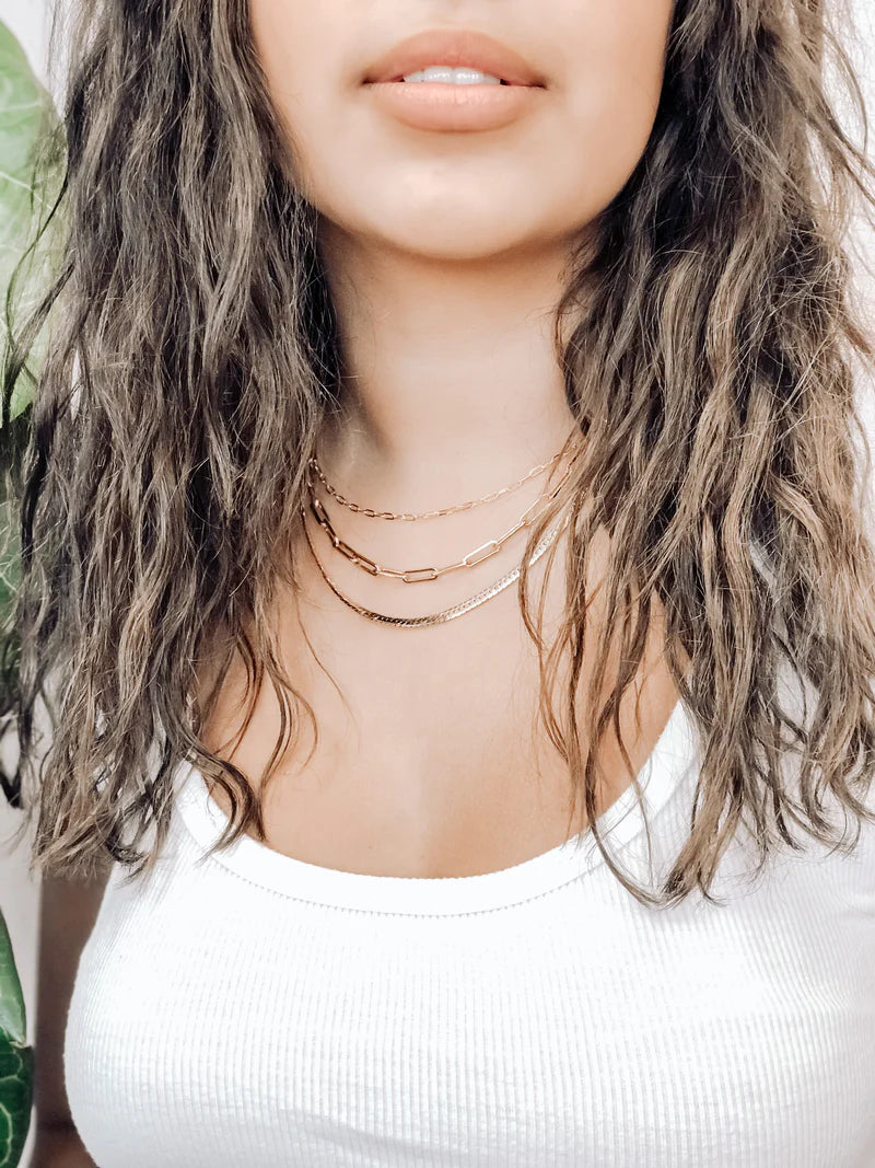 SILVER GLOSSY CHAIN NECKLACE