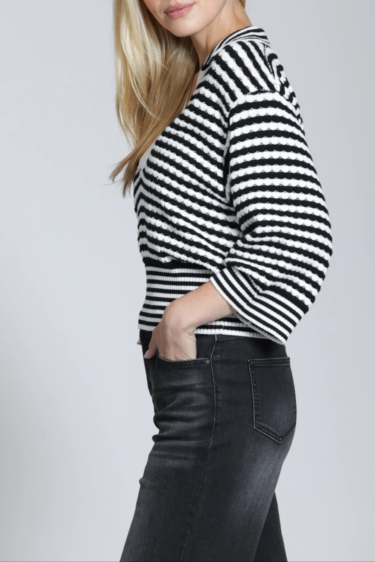 BLACK & WHITE STRIPE KNIT SWEATER