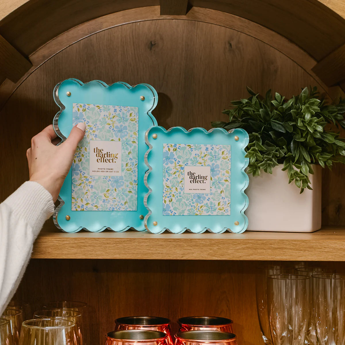 RECTANGLE SCALLOPED ACRYLIC FRAME