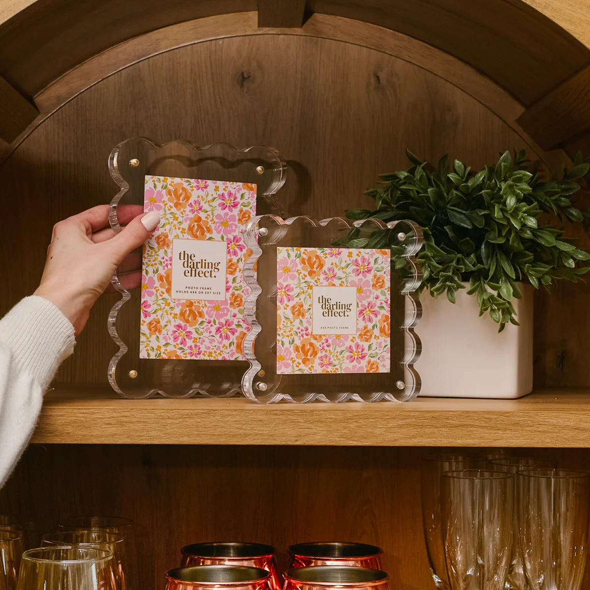SQUARE SCALLOPED ACRYLIC FRAME