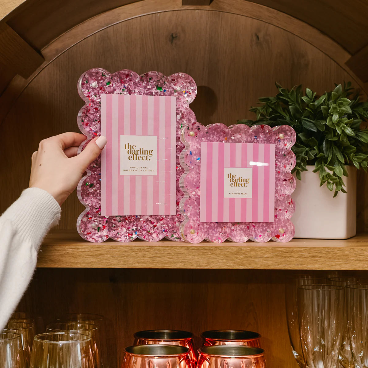 RECTANGLE SCALLOPED ACRYLIC FRAME