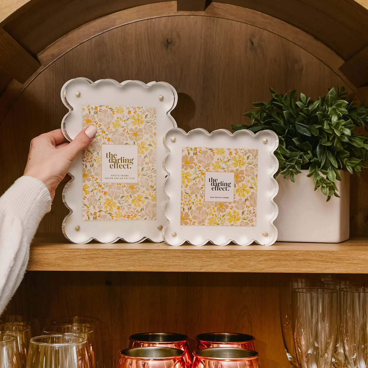 RECTANGLE SCALLOPED ACRYLIC FRAME