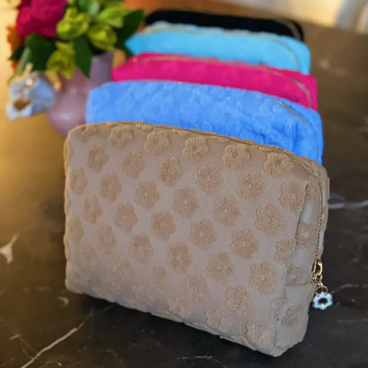 DAISY EMBOSSED COSMETIC CASE