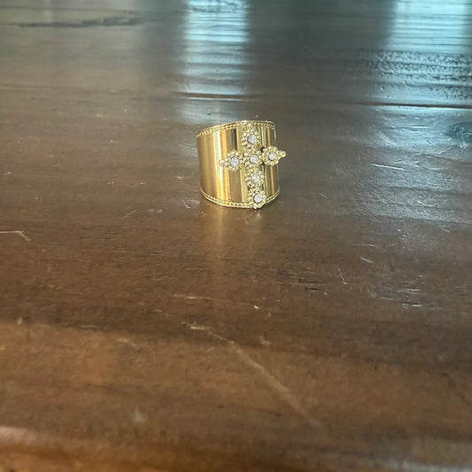 STATEMENT CROSS RING