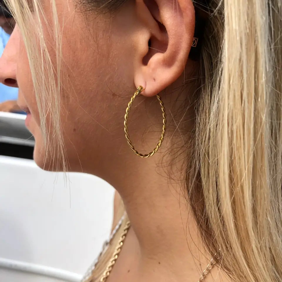 THIN ROPE CHAIN OVAL HOOP EARRINGS