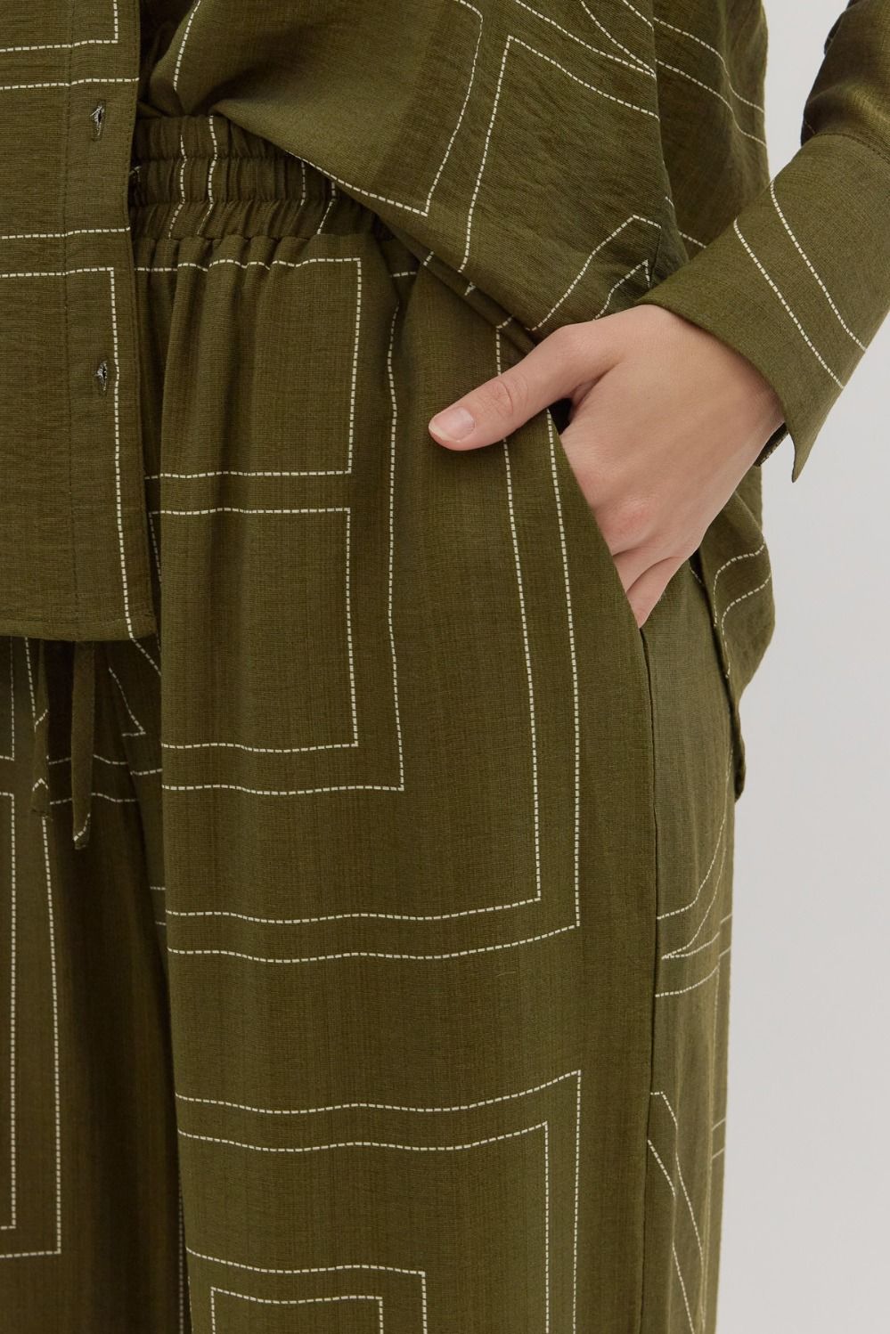 OLIVE ABSTRACT EMBROIDERED PANT