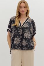 BLACK FLORAL PULLOVER TOP