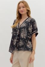 BLACK FLORAL PULLOVER TOP