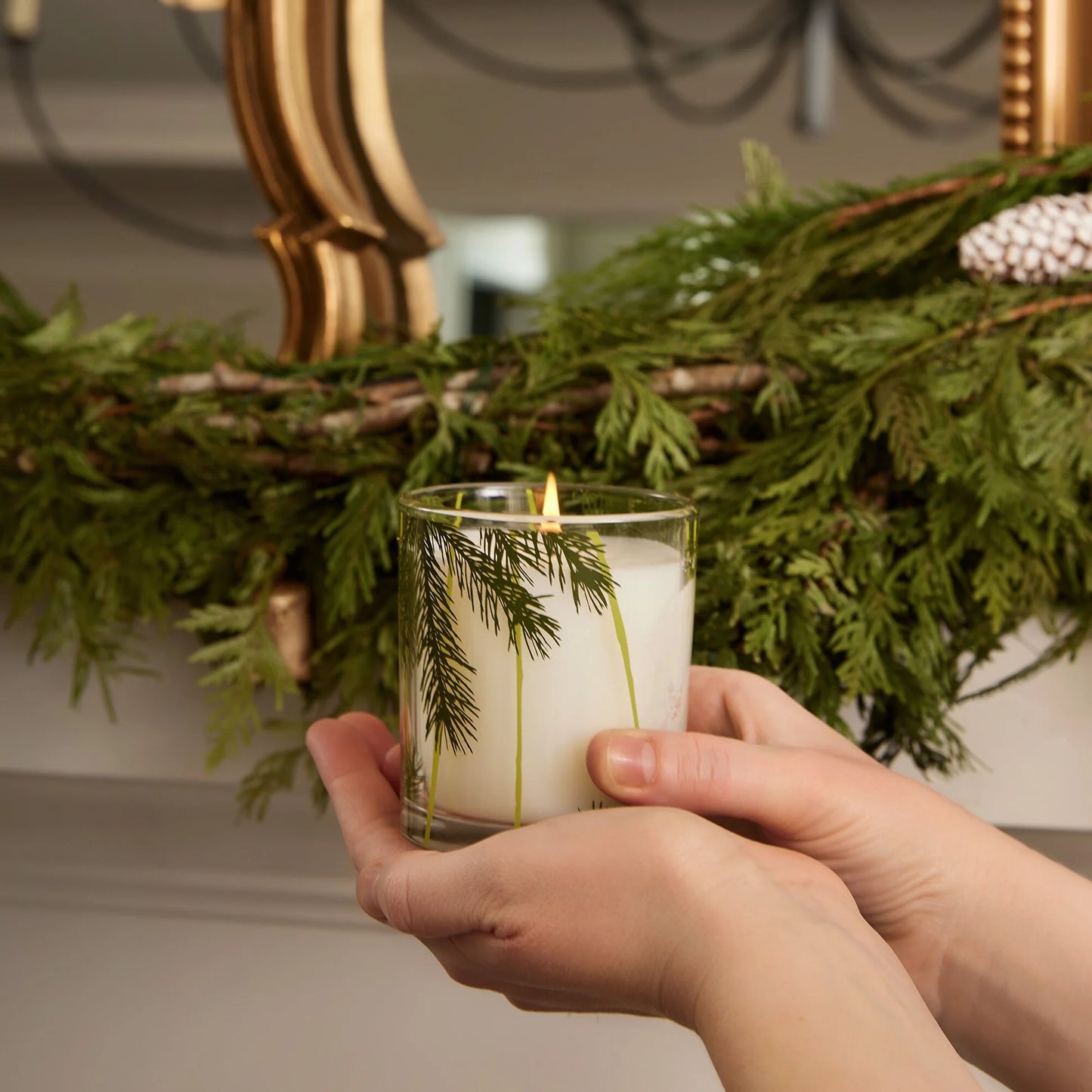 FRASIER FIR PINE NEEDLE DESIGN CANDLE
