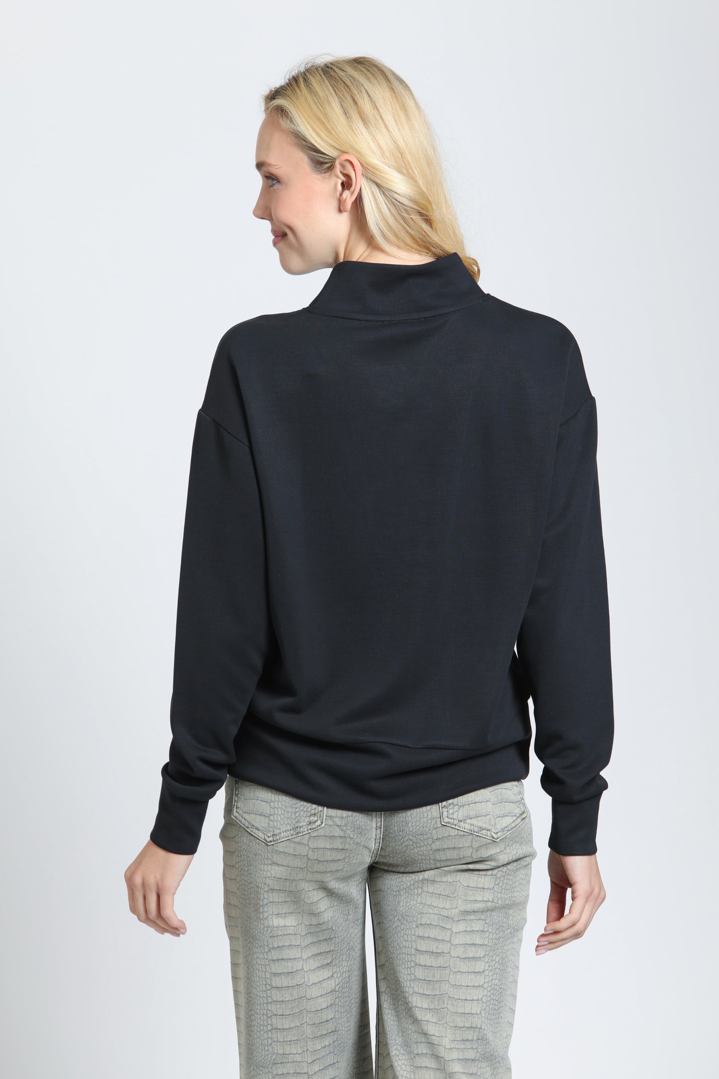 HALF-ZIP PULLOVER - BLACK