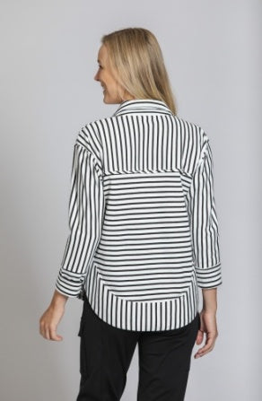 BLACK & WHITE STRIPED PULLOVER