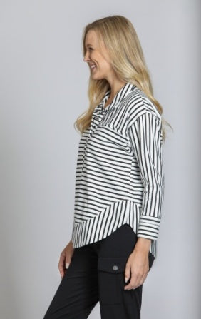 BLACK & WHITE STRIPED PULLOVER