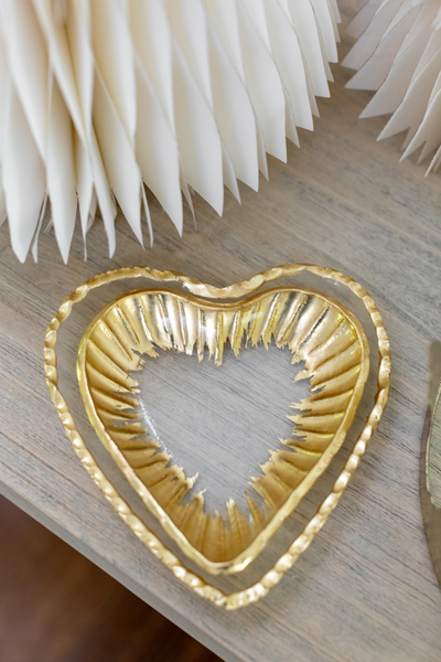 GLASS HEART TIDBIT TRAY SET
